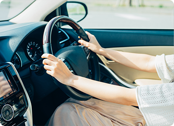 隣接しております「平本薬局」の駐車場をご利用いただけます